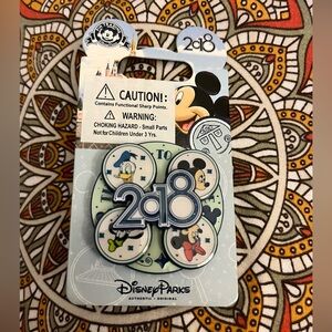 Walt Disney World "The Year to Be Here" 2018 Pin characters spin